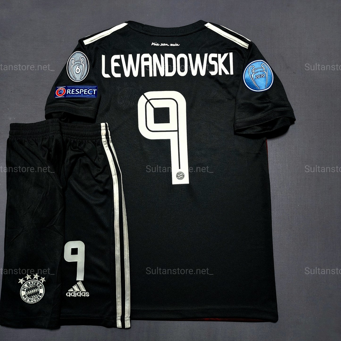 Lewandowski 2022/23 Bayern Third Kit