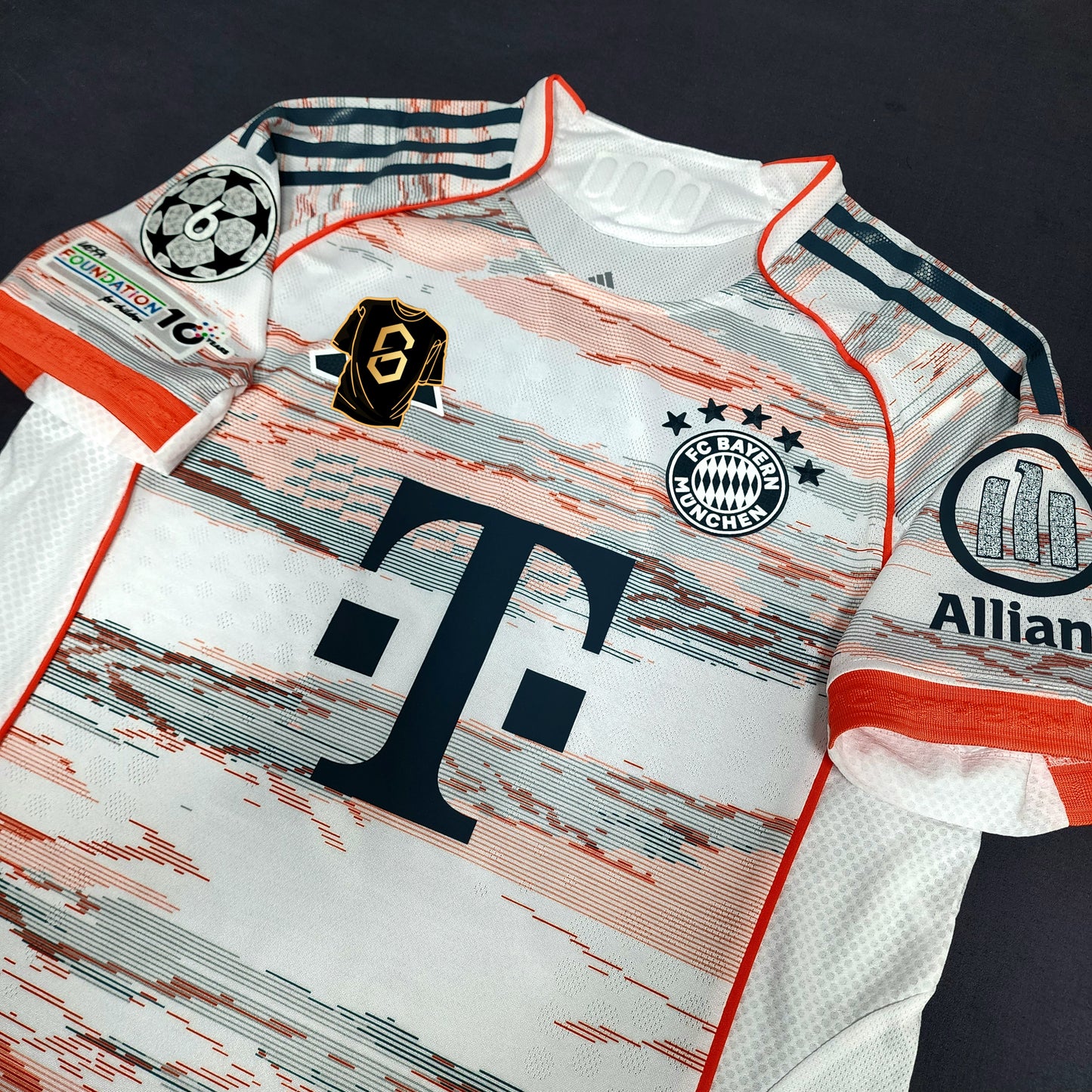 Olise 2025/26 Bayern Away Jersey