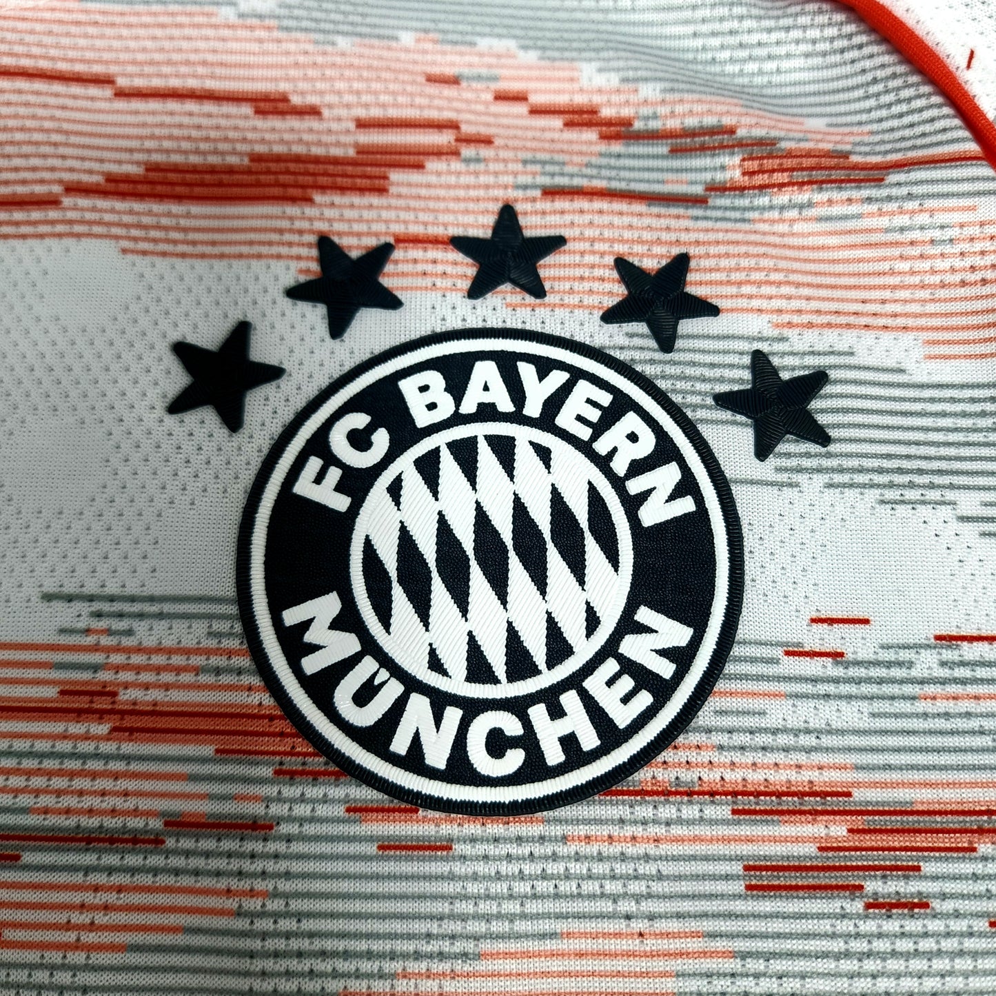 Olise 2025/26 Bayern Away Jersey